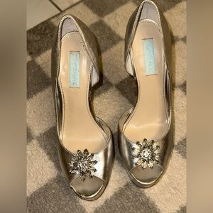 Betsey Johnson Sz 9.5 HONOR platform silver open toe heels